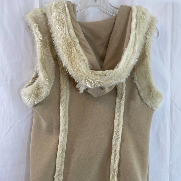 Sebby Faux Fur Cozy Cream Hooded Sleeveless Vest NWOT Women's Size Medium - Picture 8 of 12